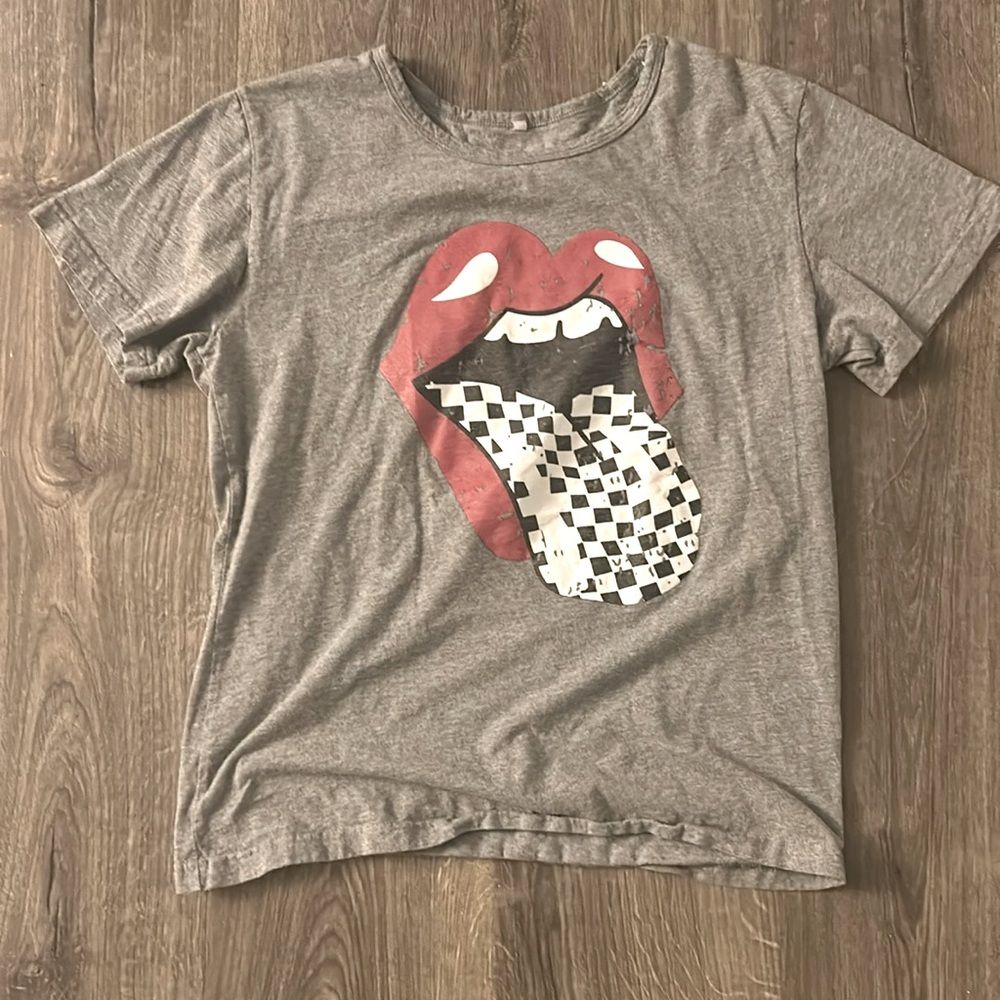 Trendy tongue tee